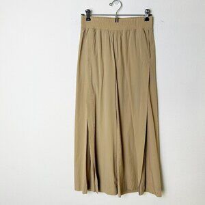 ZYIA Active Work Flow Pants Womens Size M Beige Tan Gaucho Pockets Athleisure